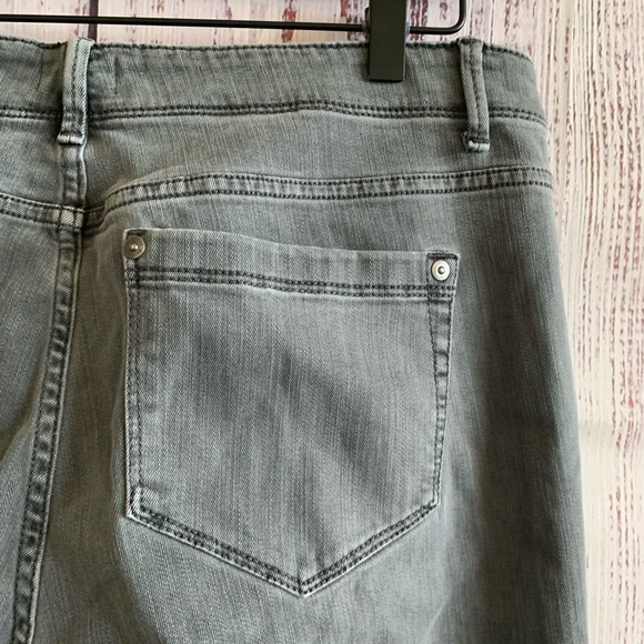 “Onyx Wash” Grey Slim Fit Ankle-Snap Jeans  • 8 Tall  { J. Jill } - Picture 4 of 9